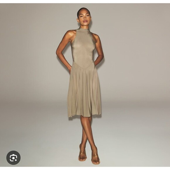 SKIMS Milky Sheer High Neck Dress truffle - Picture 2 of 6